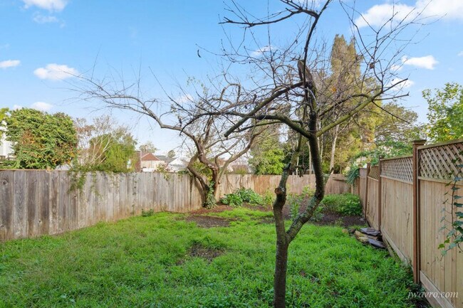 Building Photo - 25 Homestead