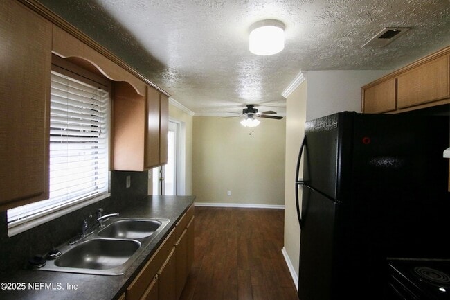 Building Photo - 137 Hercules Dr E