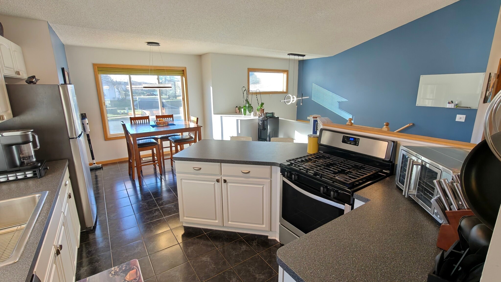 Building Photo - 1943 Parkway Ave