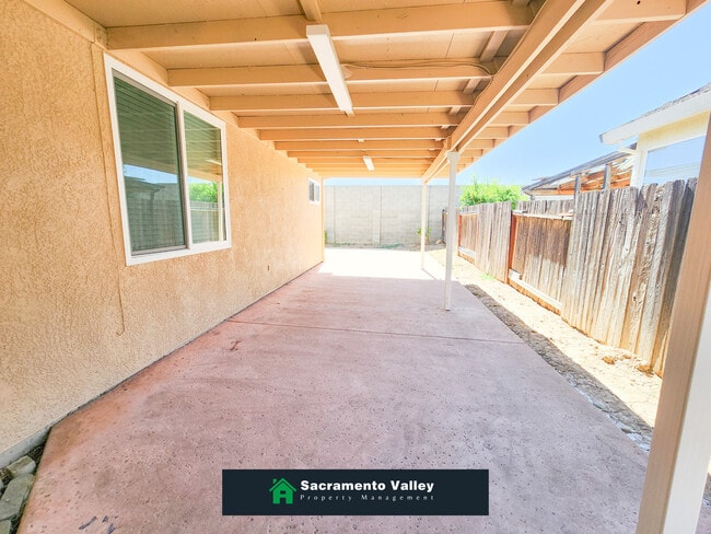 Building Photo - 1901 Yarnell Way