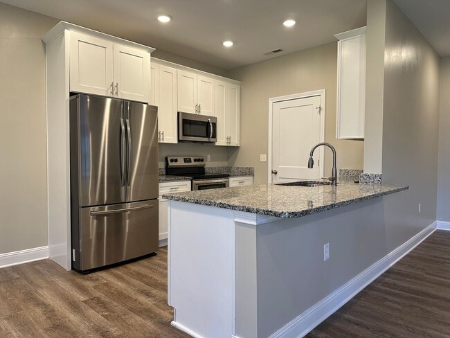 Building Photo - Great home in a well established neighborhood.