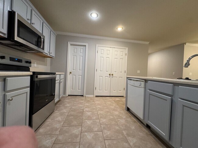 Building Photo - ***1582 Willowbrook Dr***