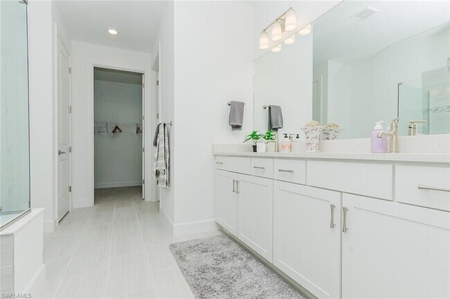 Building Photo - 5939 Gala Dr