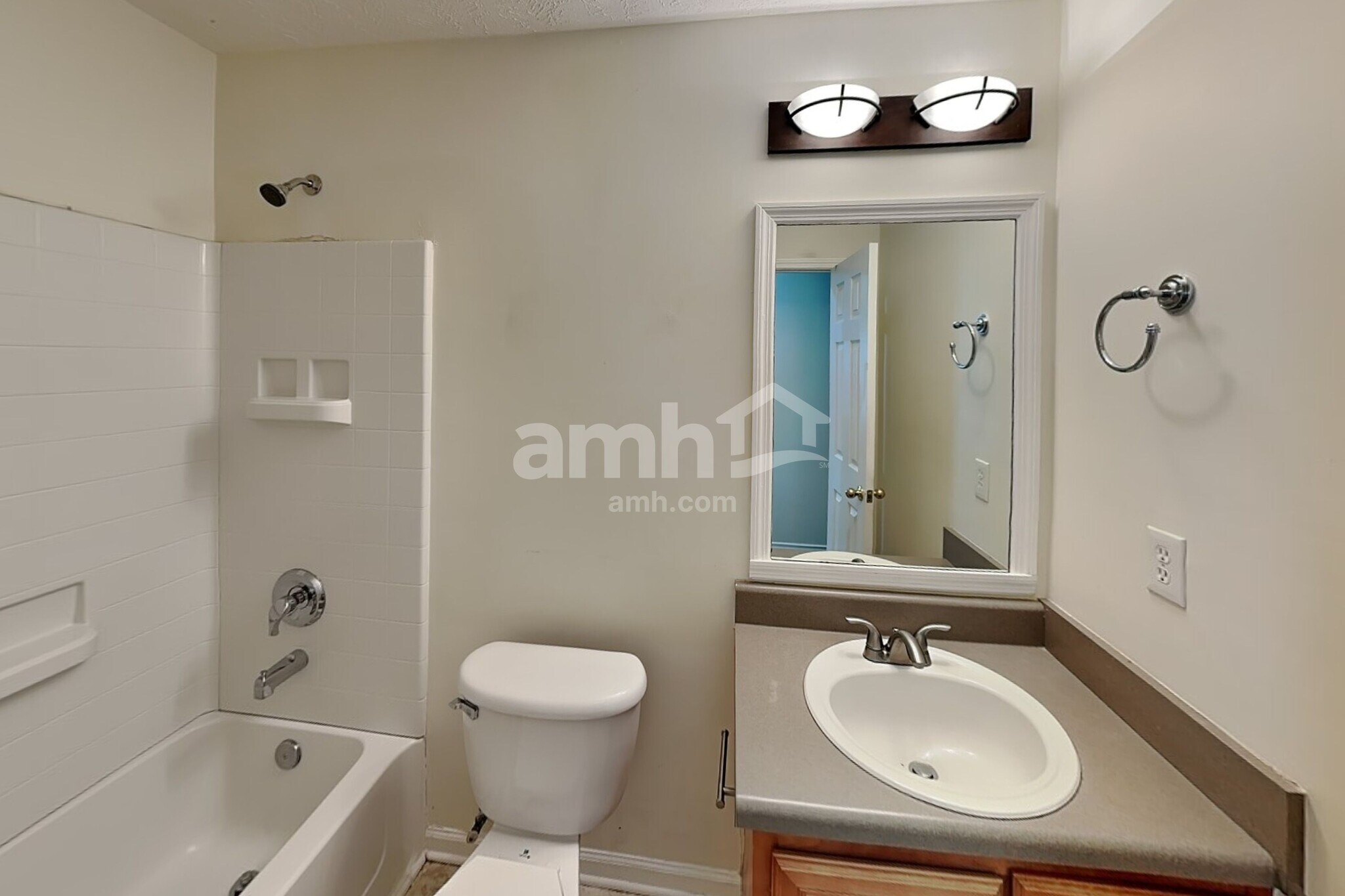 Building Photo - 2651 Sutherland Dr