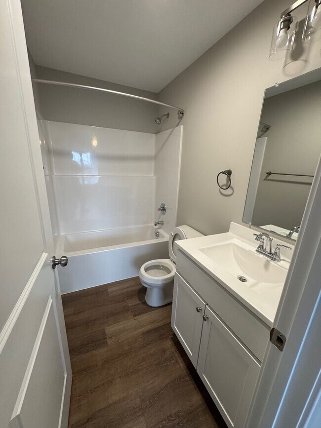 Building Photo - BRAND NEW HOME! 2 Suites with private baths