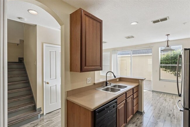 Building Photo - 6215 S Chickasaw Trail