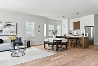 Building Photo - 34 Woodford St