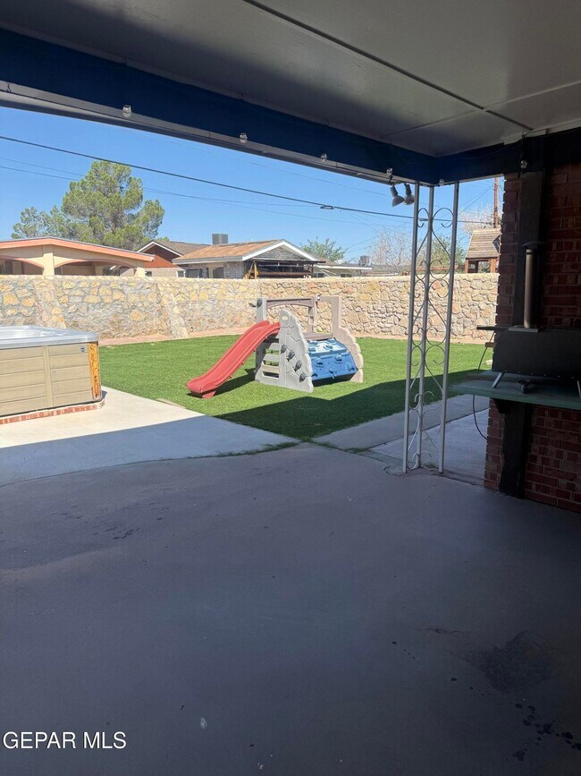 Building Photo - 3437 Kirkwall St