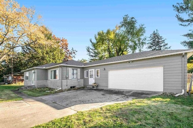 Building Photo - Upgraded Ranch Style Home in South Bend, IN