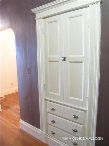 Building Photo - 18 Euston St