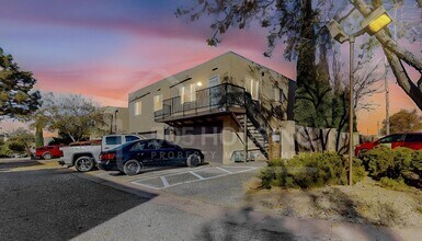 Building Photo - NE Heights - Large 2 Bedroom Apartment