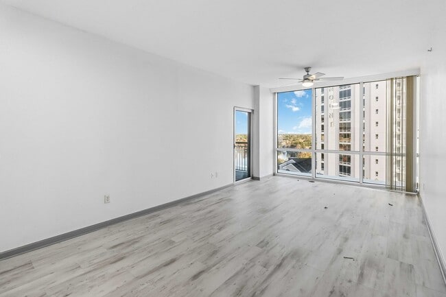 Building Photo - Beautiful Newly Renovated 2/2 Condo at The Waverly on Lake Eola in Downtown Orlando