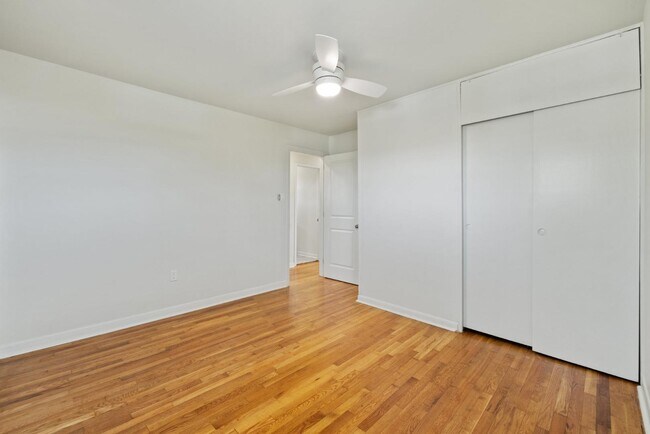 Building Photo - 389 Thompson St