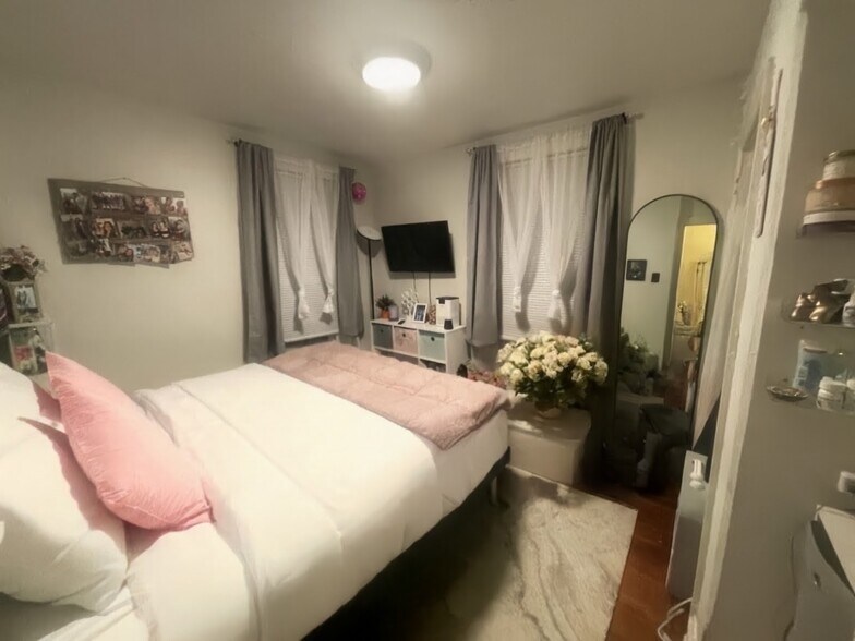 Building Photo - 615 S Matlack St