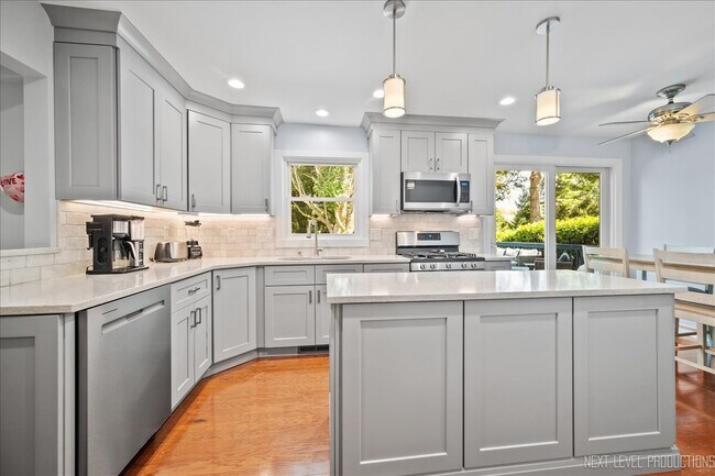 Building Photo - 747 Cheever Ave