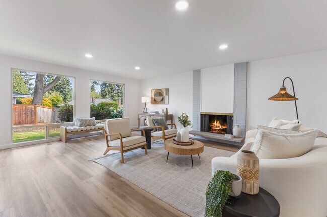 Building Photo - Fully Remodeled 4BR Rambler in Private Fed...