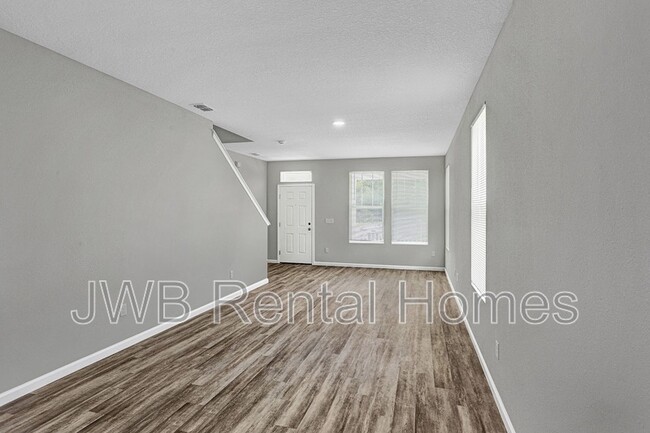 Building Photo - 2530 N Davis St