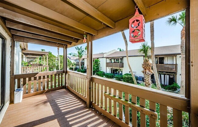 Building Photo - 722 116th Ave N