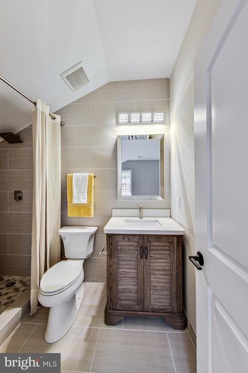 Building Photo - 3104 Sleepy Hollow Rd