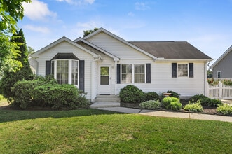 Building Photo - 65 N Longwood Ln