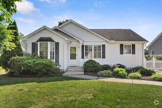 Building Photo - 65 N Longwood Ln