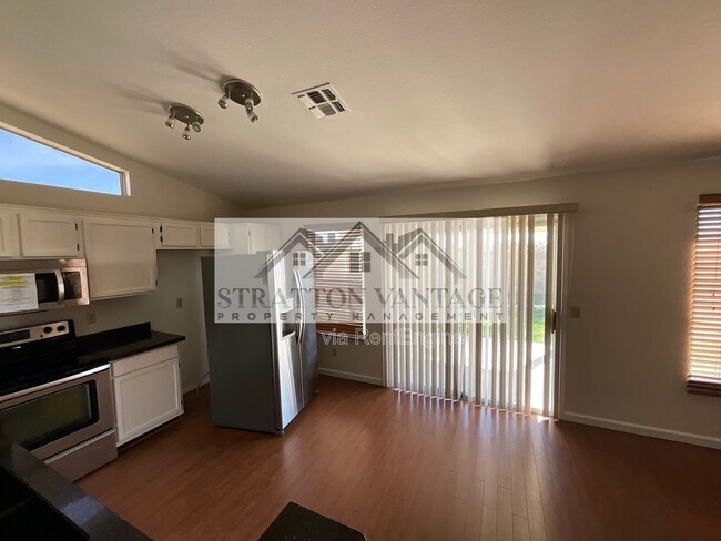 Building Photo - 8207 W Palmaire Ave