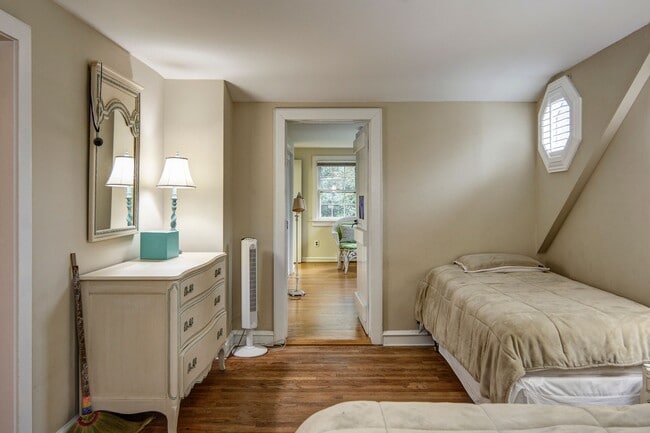 Building Photo - 148 Heritage Rd