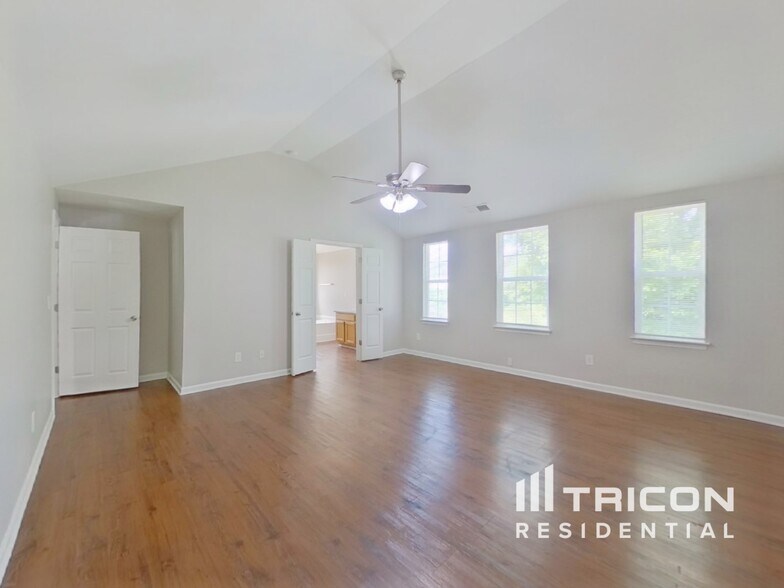 Building Photo - 7233 Hidden Creek Dr