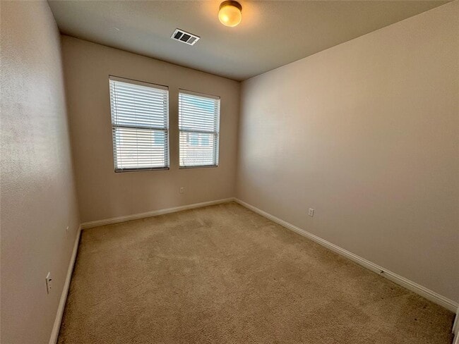 Building Photo - 6814 E Riverside Dr