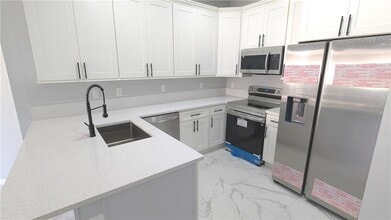 Building Photo - 826 Middleton Dr SW