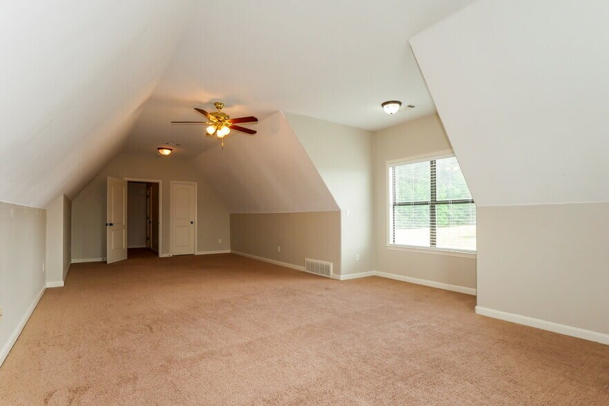 Building Photo - 65 Ridgefield Dr