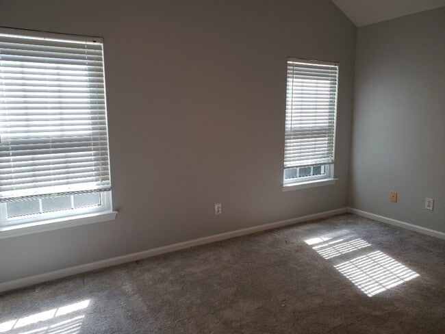 Building Photo - Beautiful 3BD/2BA ranch home with garage in pool community in Holly Springs!