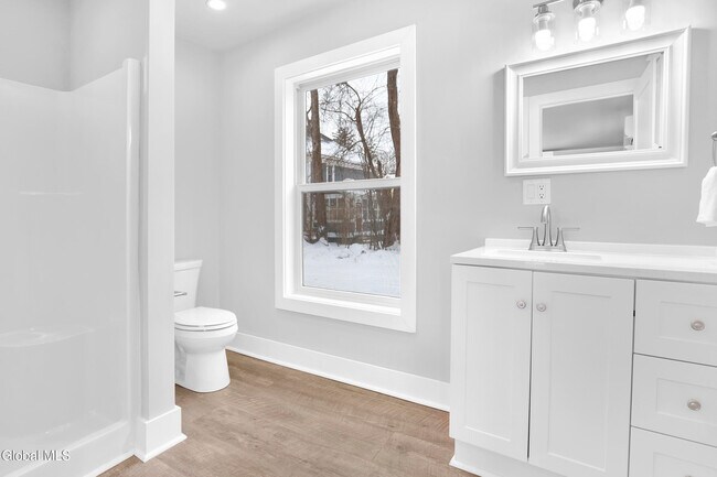 Building Photo - 103 E High St