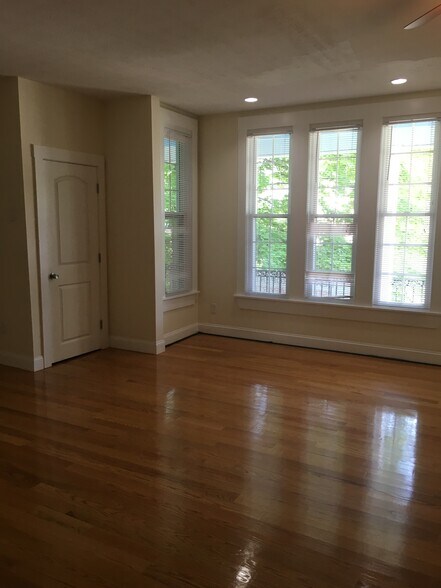 Building Photo - 406 Pawtucket St