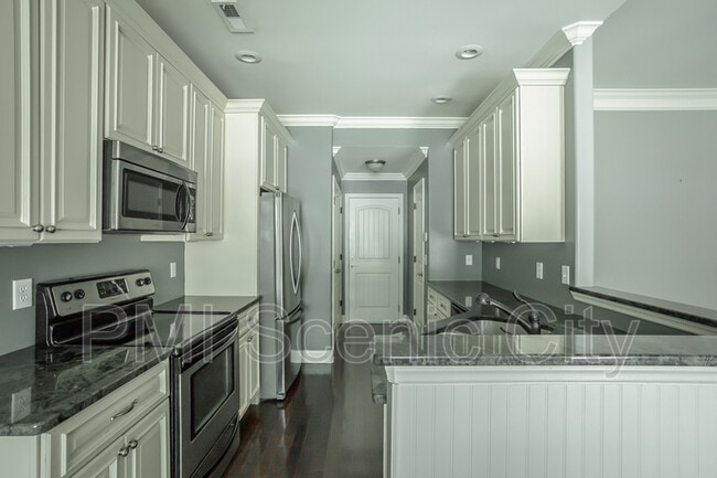 Building Photo - 6628 Kenton Ridge Cir