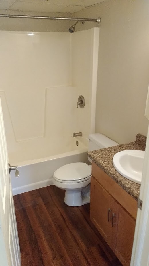 Building Photo - 1027 Riverside Dr