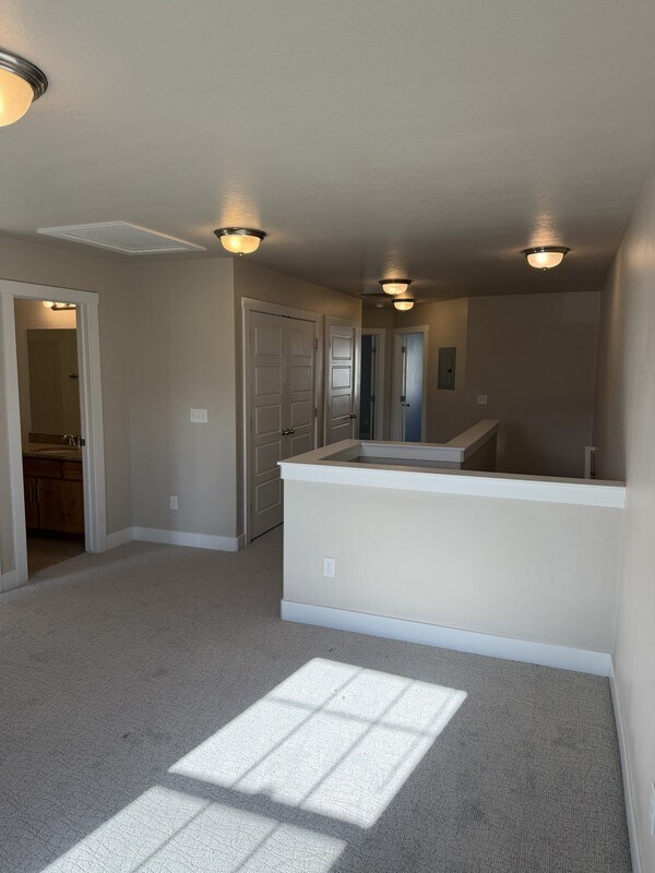 Building Photo - 1567 N 400 W