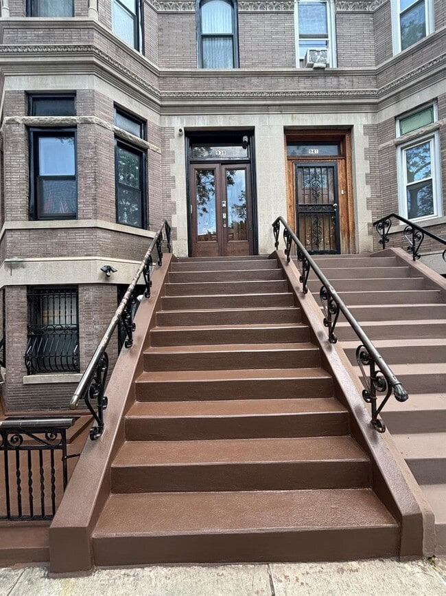 Building Photo - 939 E 156th St