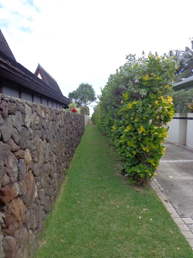 Building Photo - 420 N Kalaheo Ave