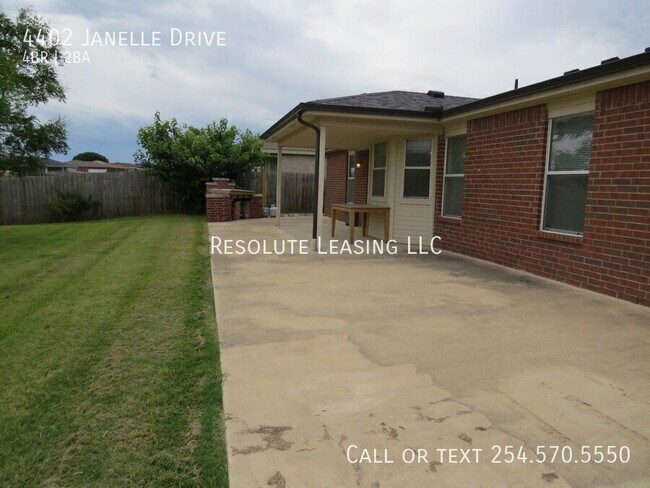 Building Photo - 4402 Janelle Dr
