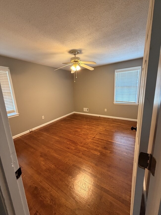 Building Photo - 159 Redwood Ct