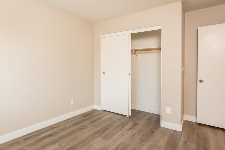 Building Photo - 6369 Azurelyn Ave