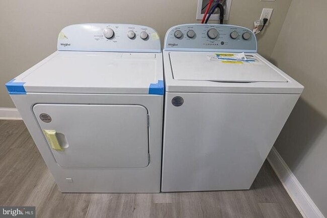 Building Photo - 4 Bedroom Beautiful Home