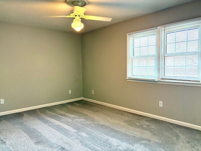 Building Photo - 3 Bedroom Townhome in Western Guilford District