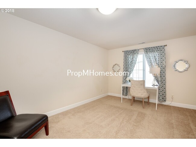 Building Photo - Charming Damascus Three Bedroom Townhome i...