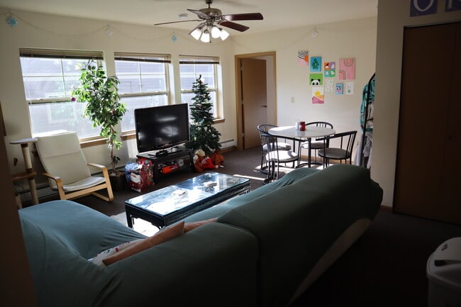 Living Room - 168 N Tratt St