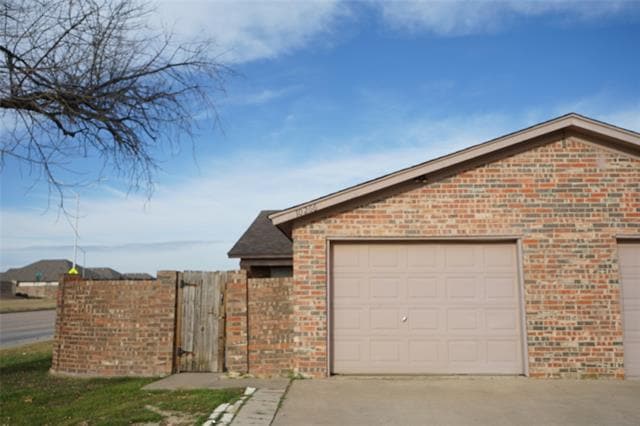 Building Photo - 10266 Maverick Dr