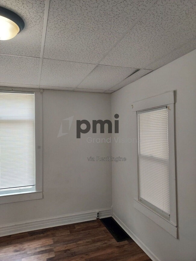 Building Photo - 419 E Peoria Ave