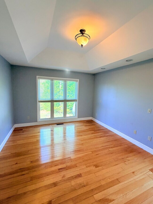Building Photo - Spacious 3 Bed, 3.5 Bath Home - Convenient Mars Hill Location