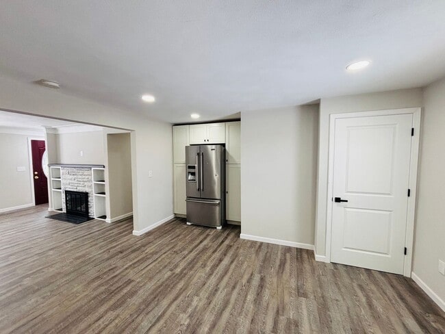 Building Photo - Remodeled 3 bedroom home- available now!